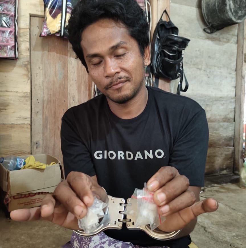Warga Ompi Tak Berkutik, Saat Ditemukan Simpan Sabu oleh Sat Narkoba Polres Pasangkayu