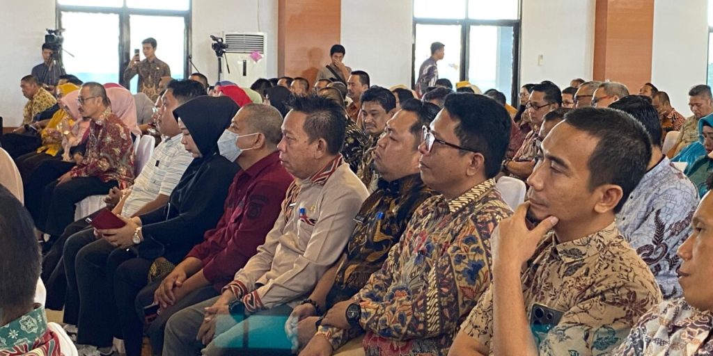 Pelayanan Publik bagi Pejabat Administrator di Lingkup Pemerintah Provinsi Sulawesi Barat Pelayanan Publik bagi Pejabat Administrator di Lingkup Pemerintah Provinsi Sulawesi Barat