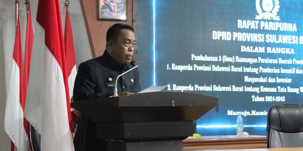 DPRD Sulbar Gelar Rapat Paripurna Dalam Rangka Pembahasan 5 Rancangan Peraturan Daerah DPRD Sulbar Gelar Rapat Paripurna Dalam Rangka Pembahasan 5 Rancangan Peraturan Daerah