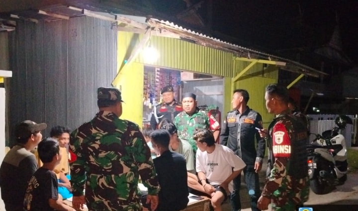 Sinergi Ormas dan TNI, Kiwal Garuda Hitam PAC Bontoa Turun Patroli Malam