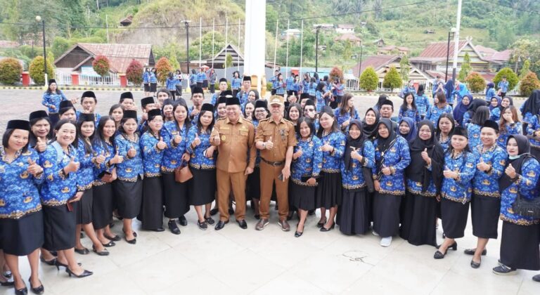 Serahkan SK Perpanjangan PPPK, Bupati Mamasa Tekankan Disiplin dan Tanggung Jawab ASN