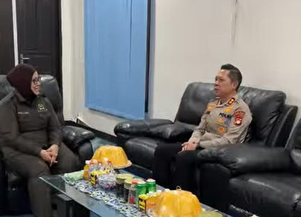 Ketua DPRD Mamuju Tengah Terima Kunjungan Silaturahmi Kapolres Ketua DPRD Mamuju Tengah Terima Kunjungan Silaturahmi Kapolres