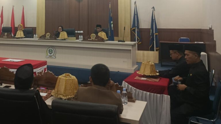 Lima Fraksi DPRD Mamuju Tengah Setujui Raperda Pertanggungjawaban APBD 2025 Lima Fraksi DPRD Mamuju Tengah Setujui Raperda Pertanggungjawaban APBD 2025