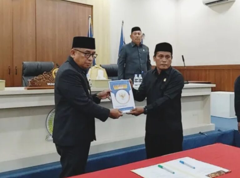 DPRD Mamuju Tengah Terima Rancangan KUA-PPAS APBD 2027 DPRD Mamuju Tengah Terima Rancangan KUA-PPAS APBD 2027
