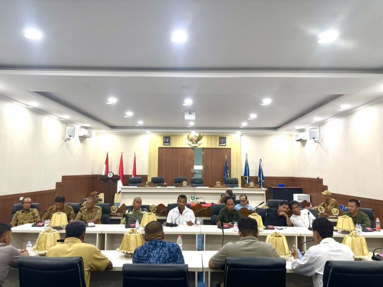 DPRD Mamuju Tengah Minta Perusahaan Sawit Benahi Pembelian TBS, Antrean Panjang dan Permainan Harga Jadi Sorotan DPRD Mamuju Tengah Minta Perusahaan Sawit Benahi Pembelian TBS, Antrean Panjang dan Permainan Harga Jadi Sorotan